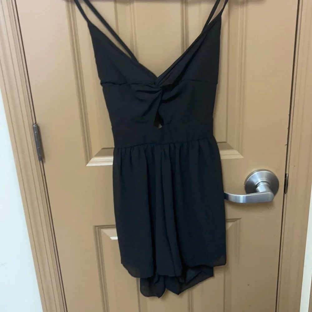 Keyhole Open Back Romper - Picture 2 of 3